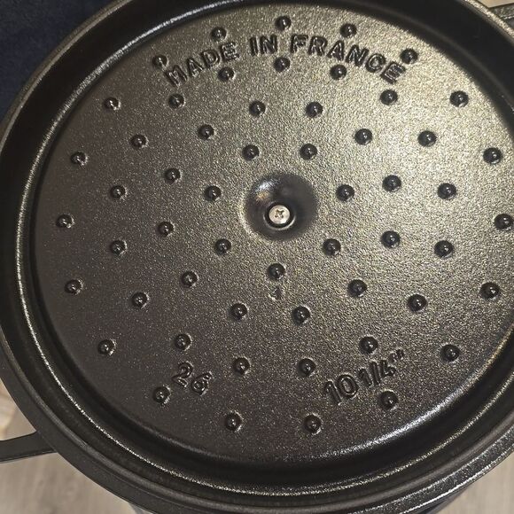 Staub Cast Iron Round Cocotte Dutch Oven 5.5L- Matte Black - Picture 15 of 15